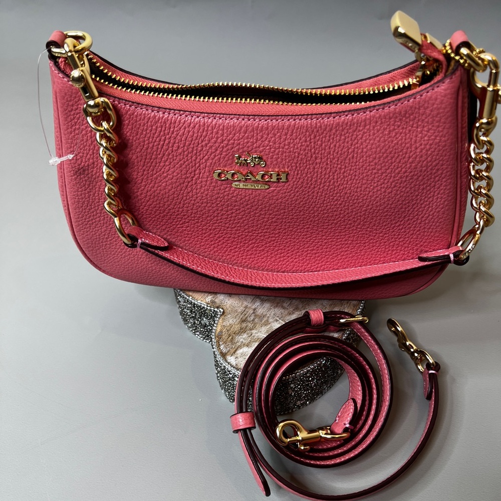 Coach Teri Shoulder Bag Crossbody
Gold Signature Taffy